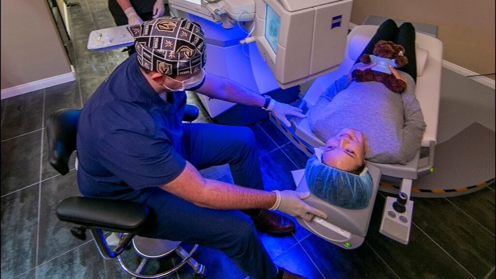 Dr. Swanic performs LASIK surgery in Las Vegas on a patient.